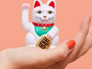 World's Smallest Lucky Cat